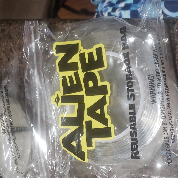 New Alien Tape 3 pcs - Picture 3 of 3
